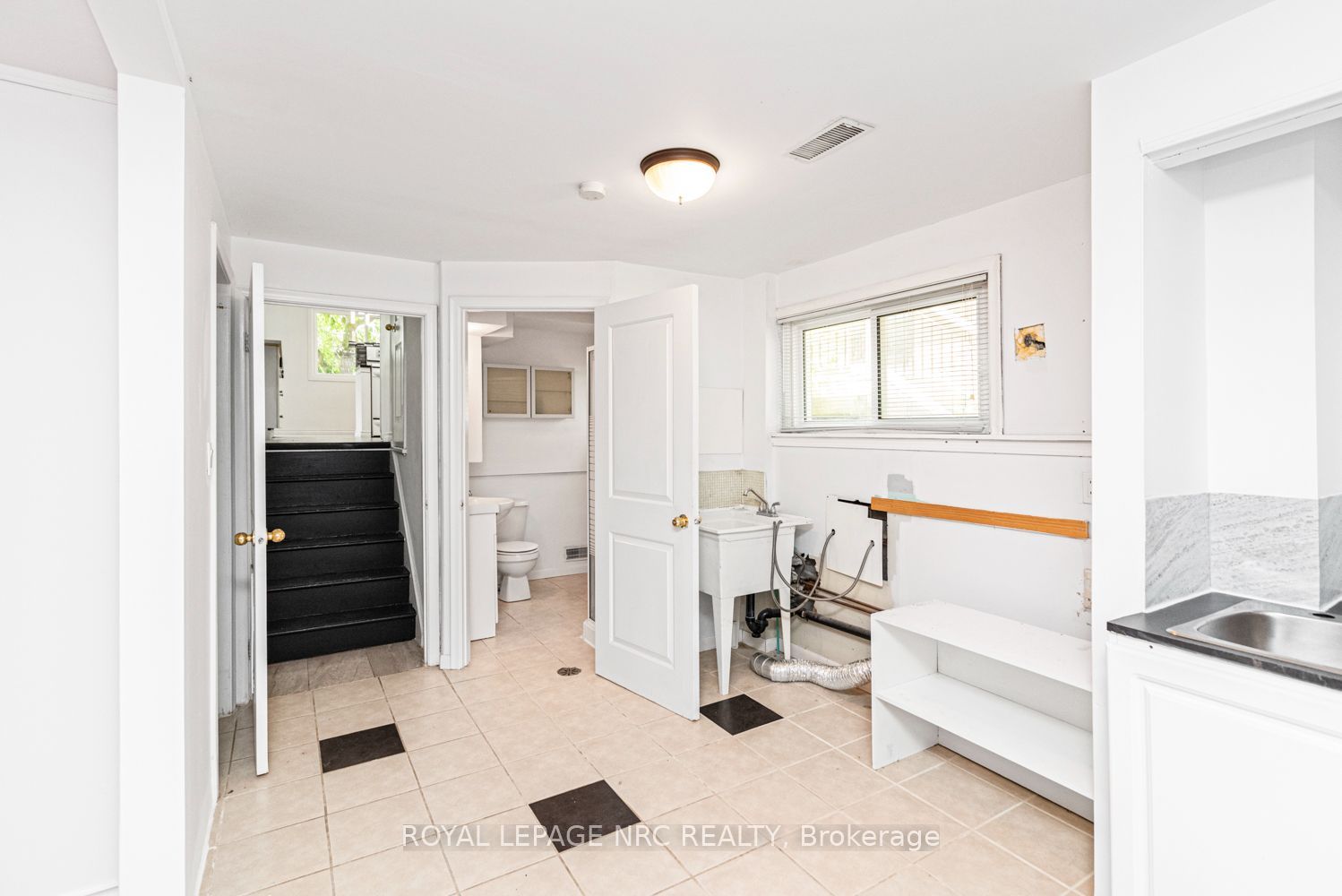 100 Mountain Avenue N Property Photo 34