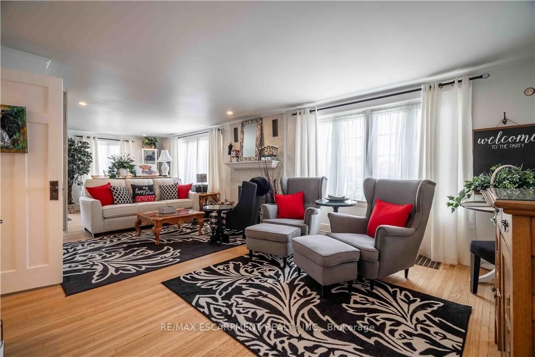 99 Argyle Street N Property Photo 8