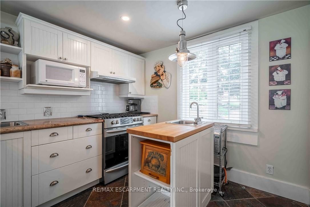 99 Argyle Street N Property Photo 13