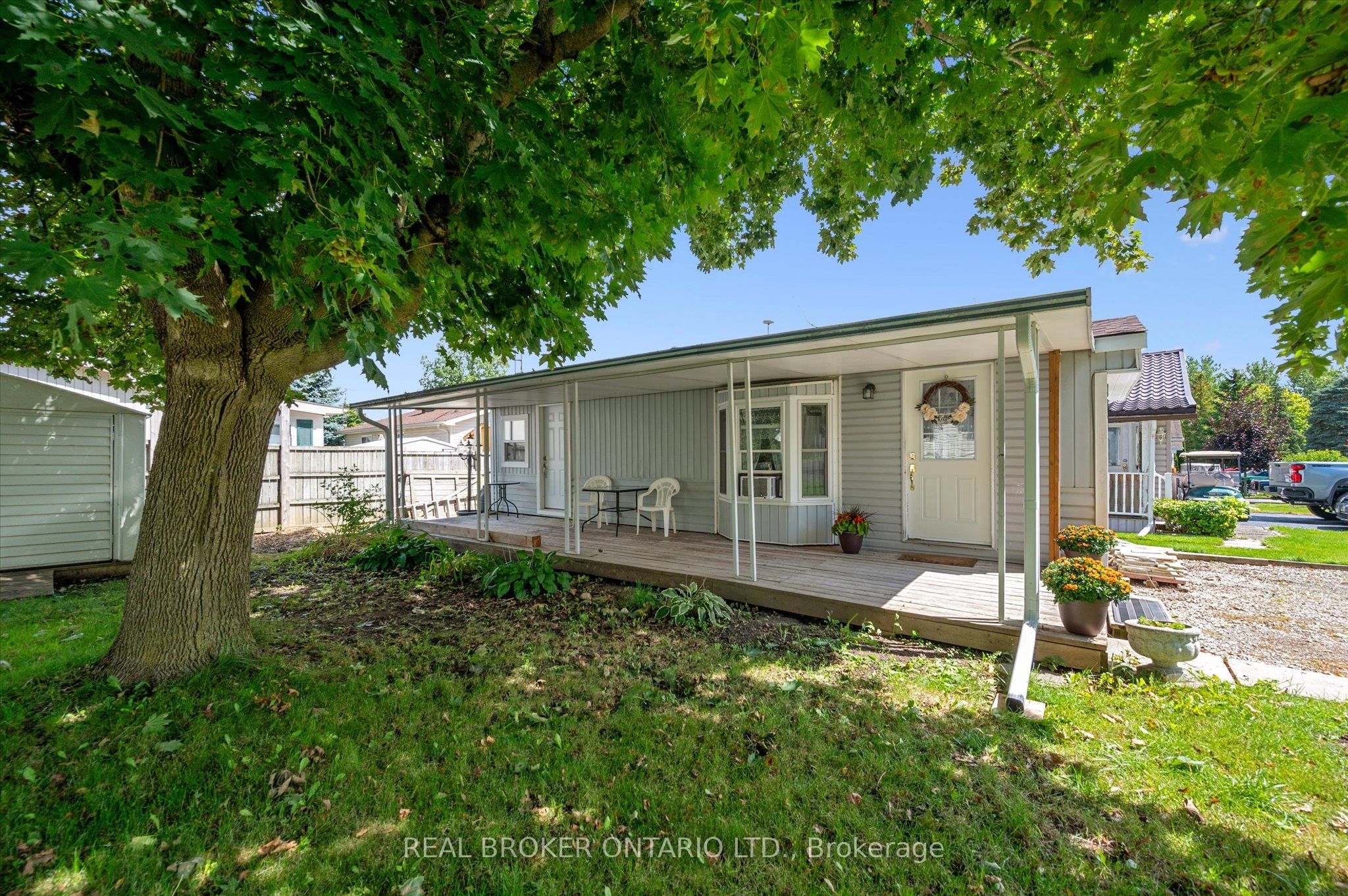445 Pine Pass Property Photo 2