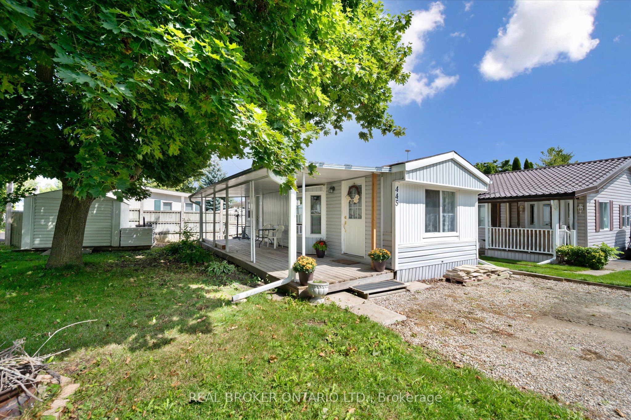 445 Pine Pass Property Photo 3