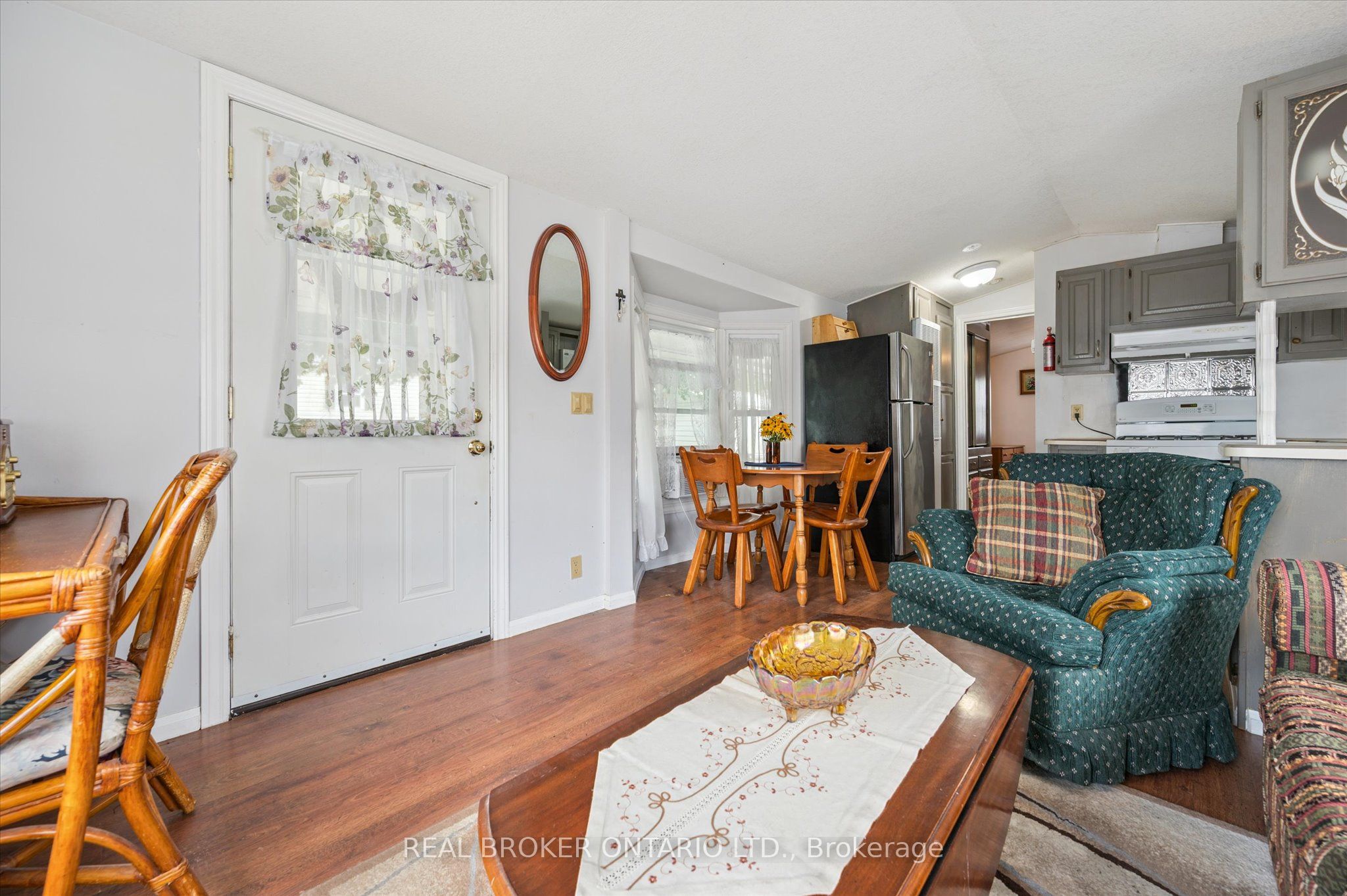 445 Pine Pass Property Photo 4