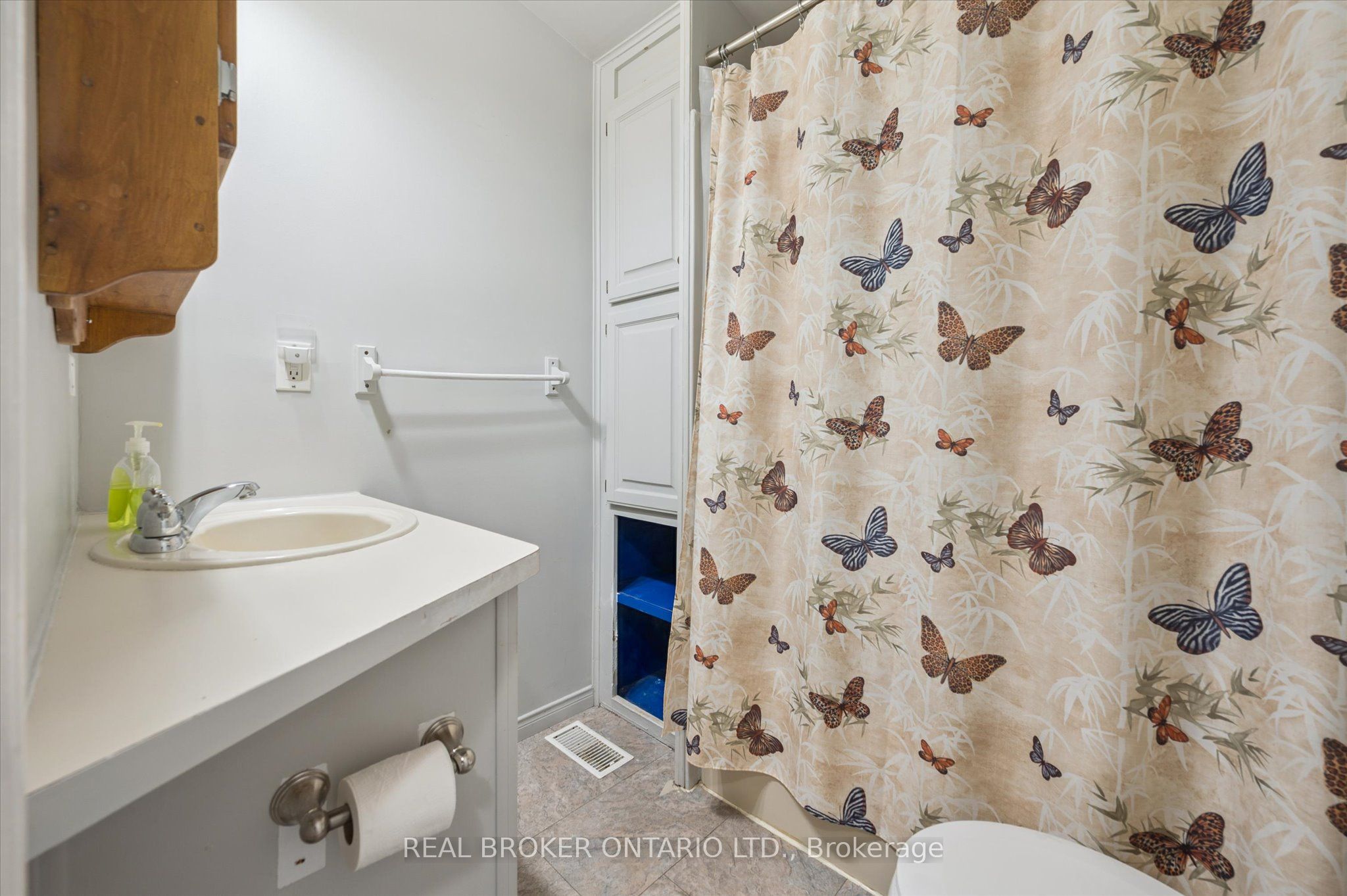 445 Pine Pass Property Photo 10