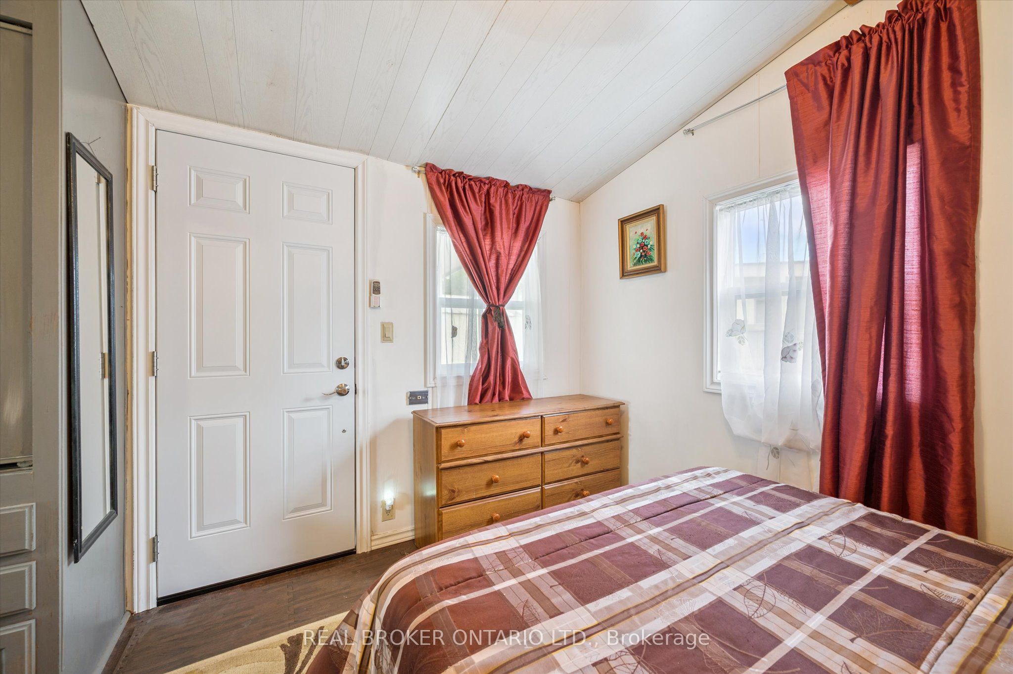 445 Pine Pass Property Photo 12