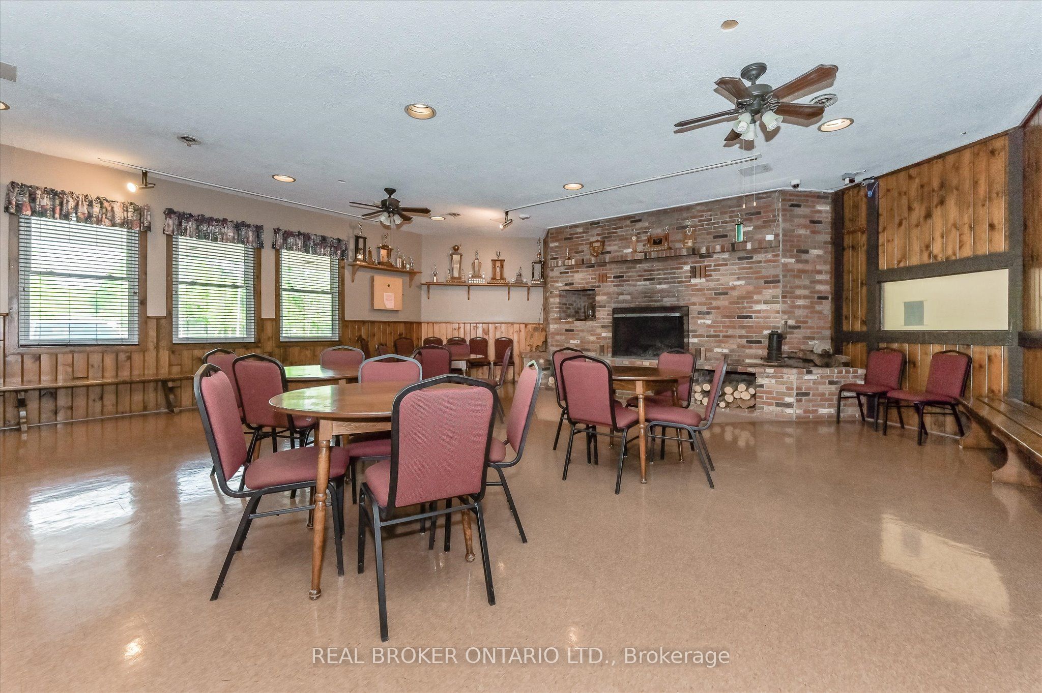 445 Pine Pass Property Photo 20
