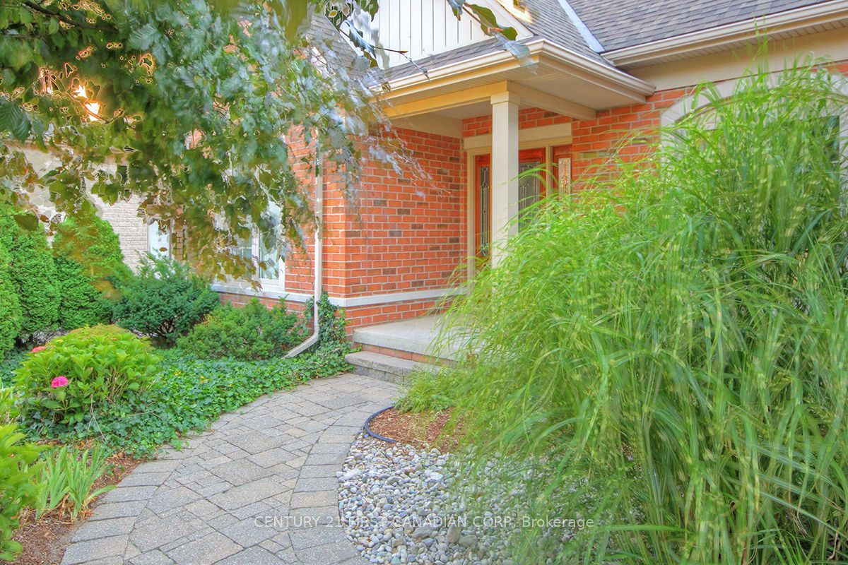 581 Plane Tree Drive Property Photo 3