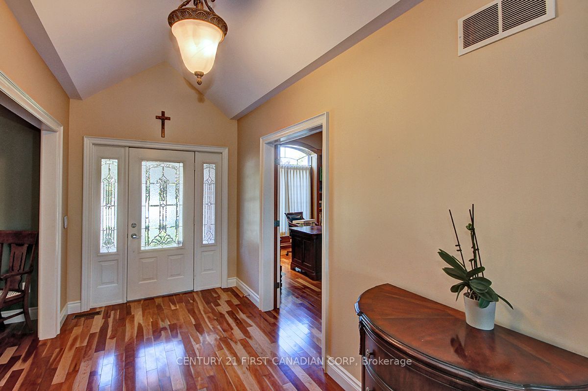 581 Plane Tree Drive Property Photo 5