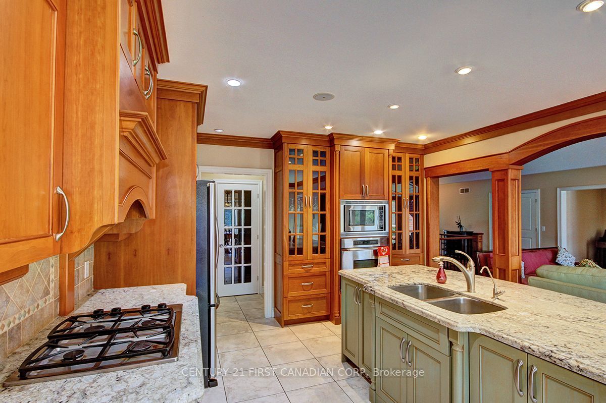 581 Plane Tree Drive Property Photo 14