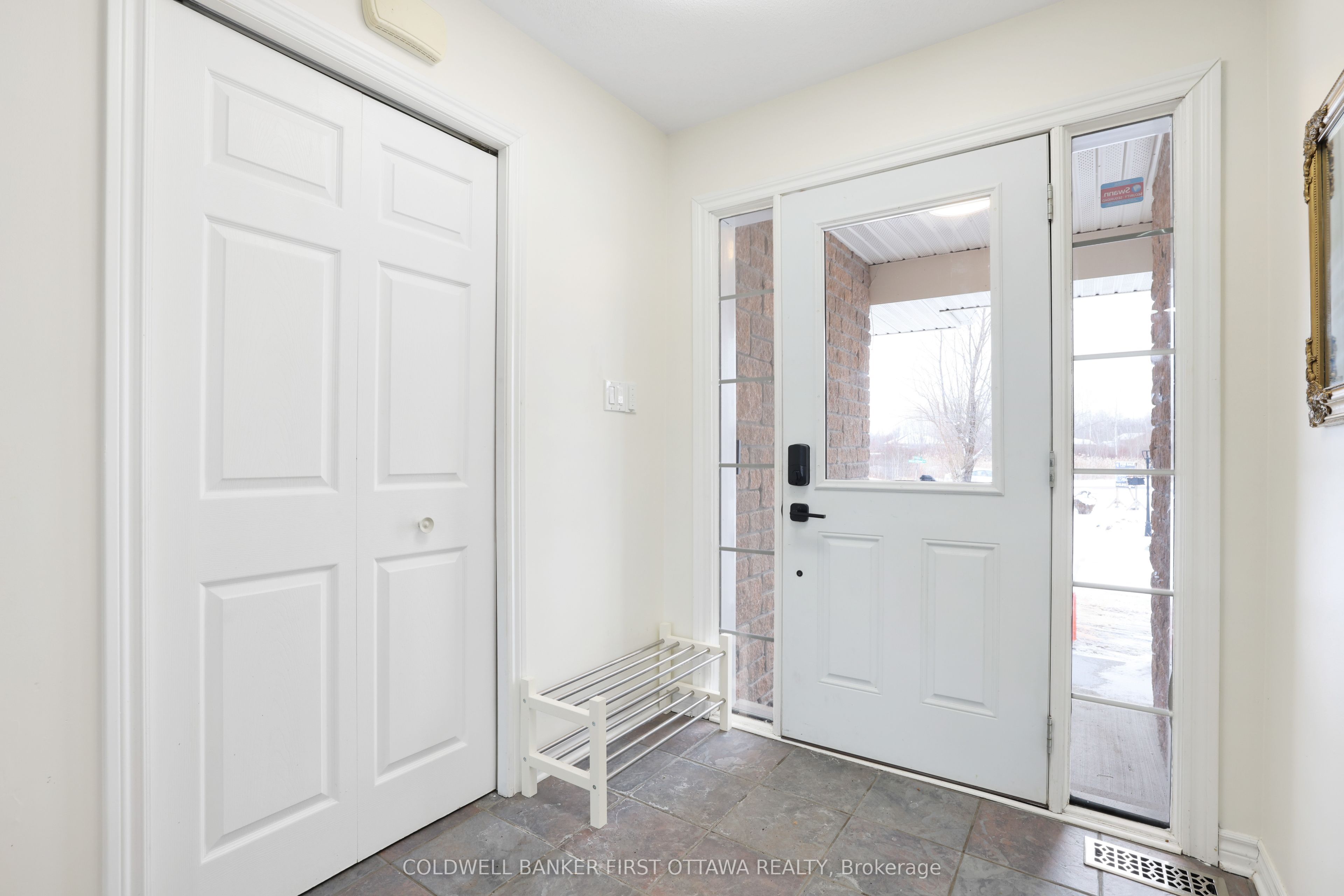 11 Rideau Crossing Crescent Property Photo 5