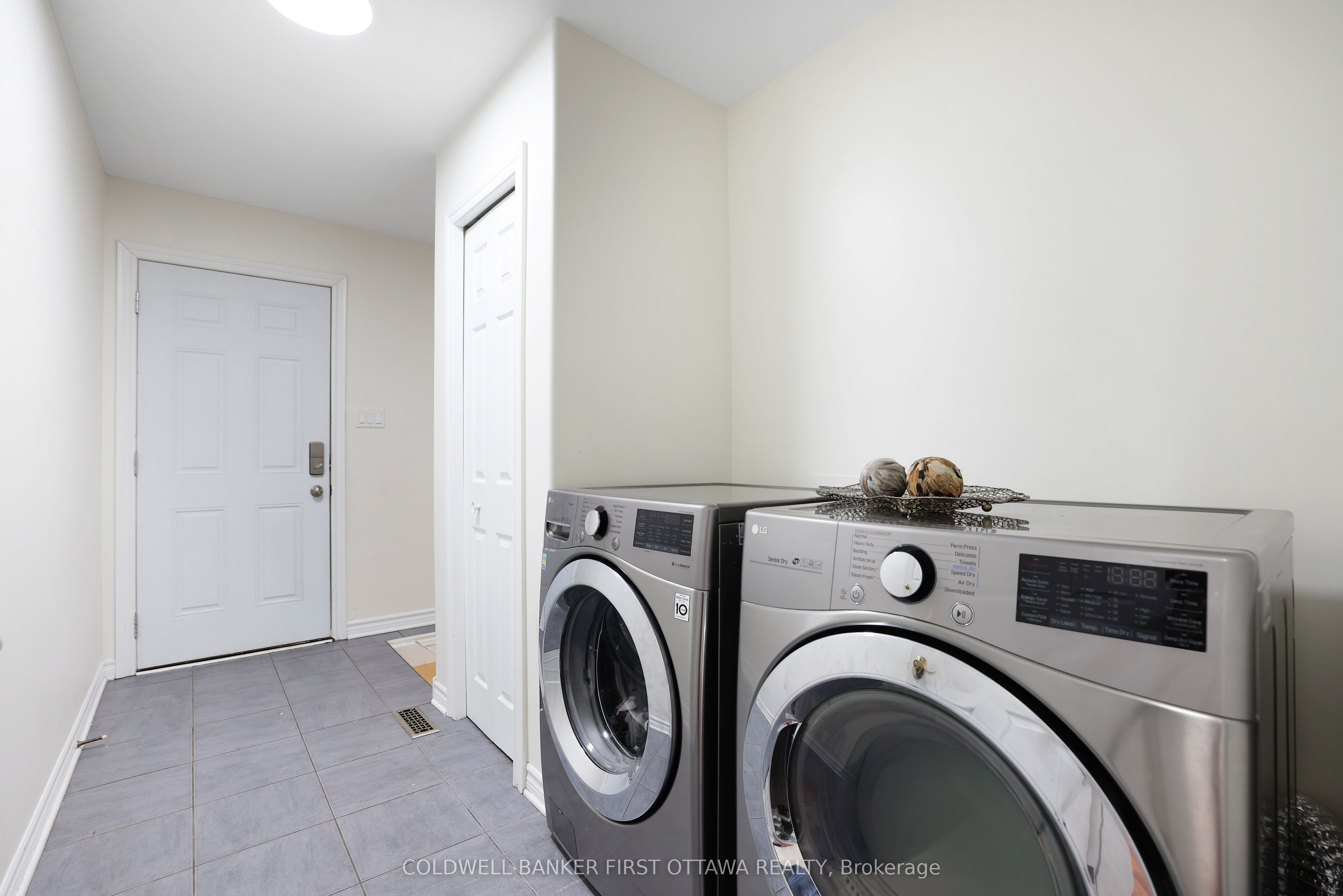 11 Rideau Crossing Crescent Property Photo 26