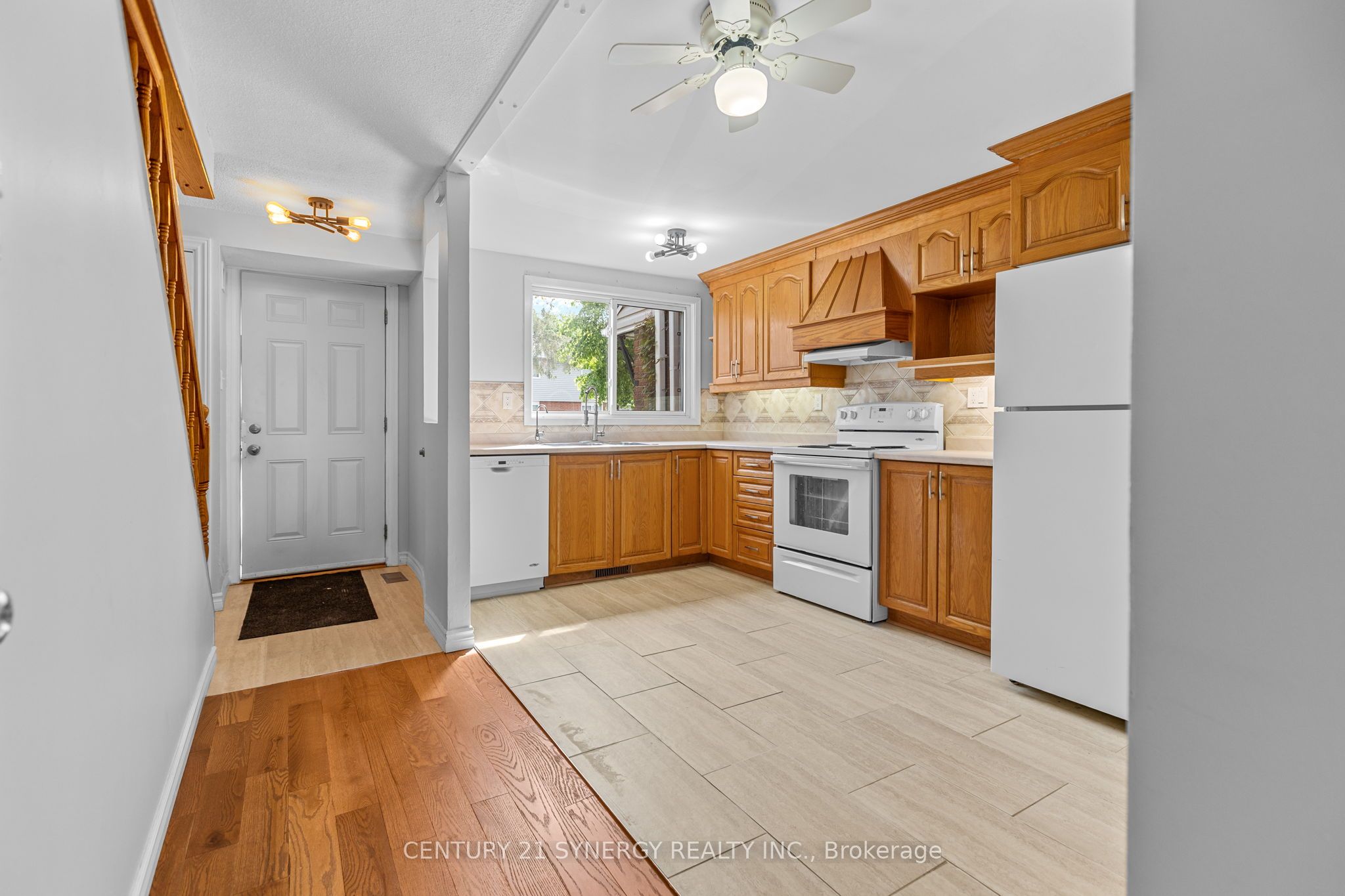 1472 Heatherington Road C Property Photo 7