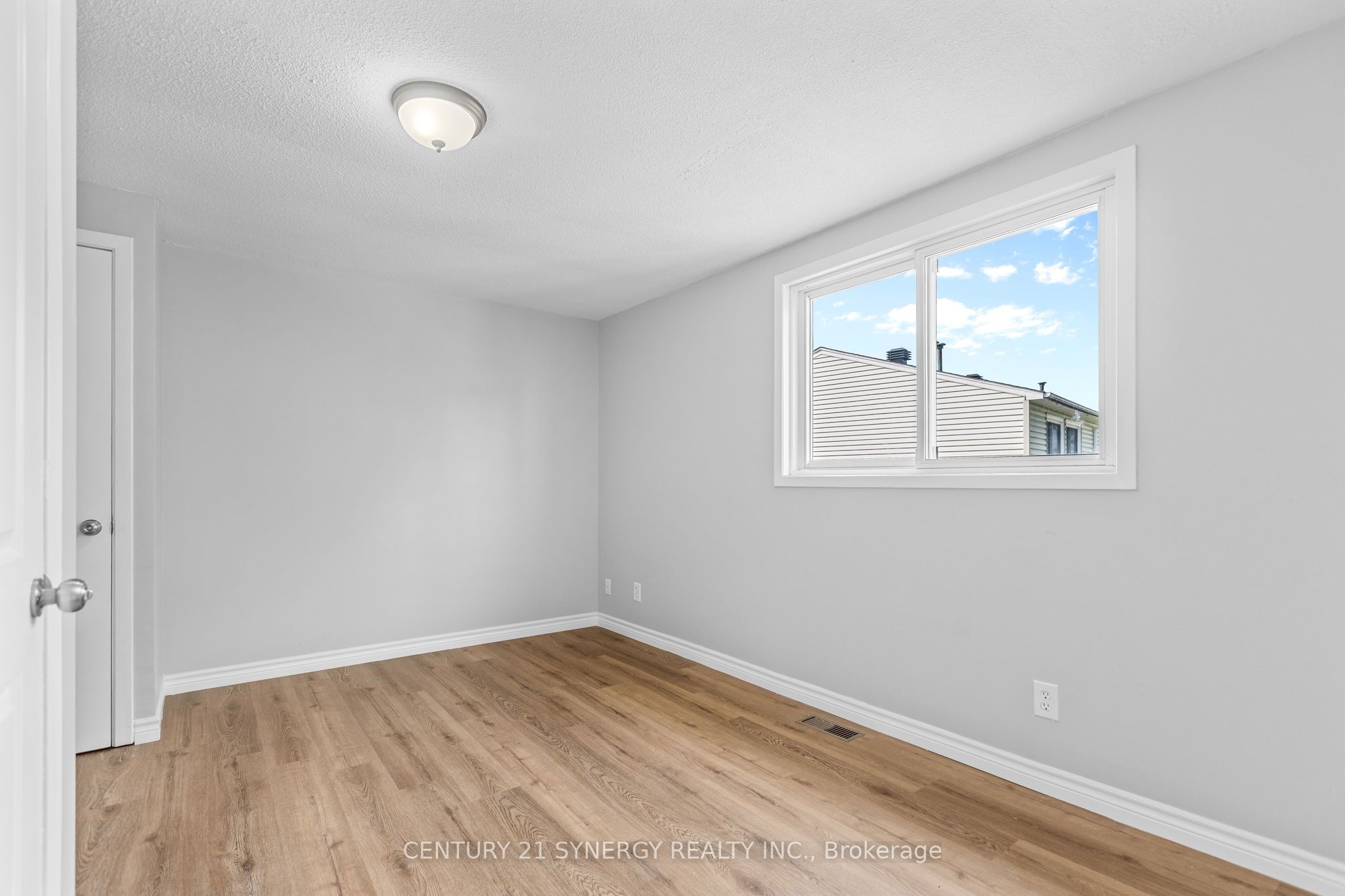 1472 Heatherington Road C Property Photo 16