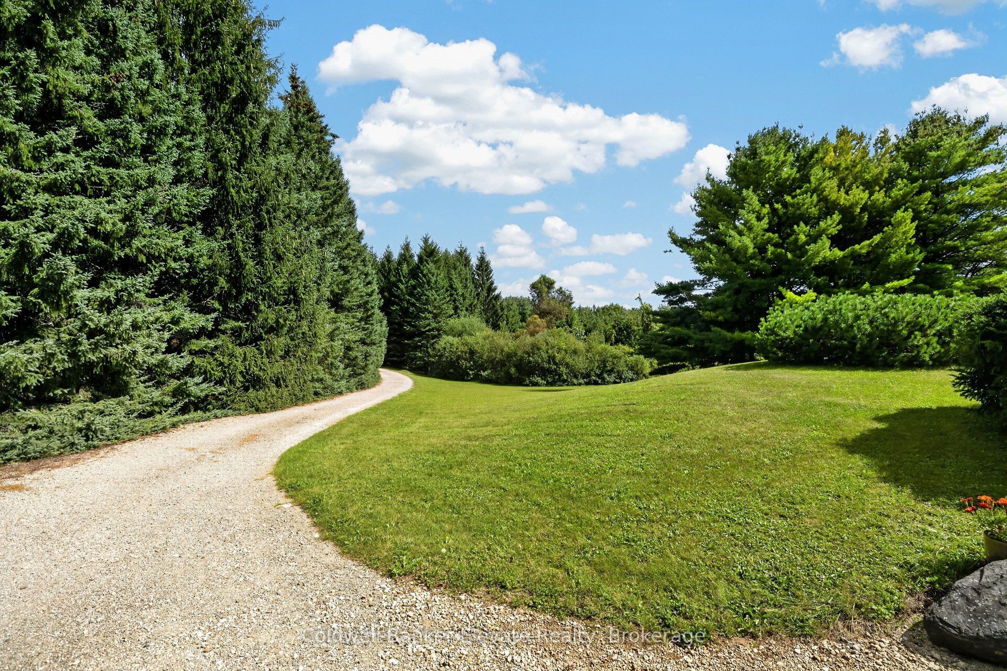5126 Ninth Line Property Photo 4