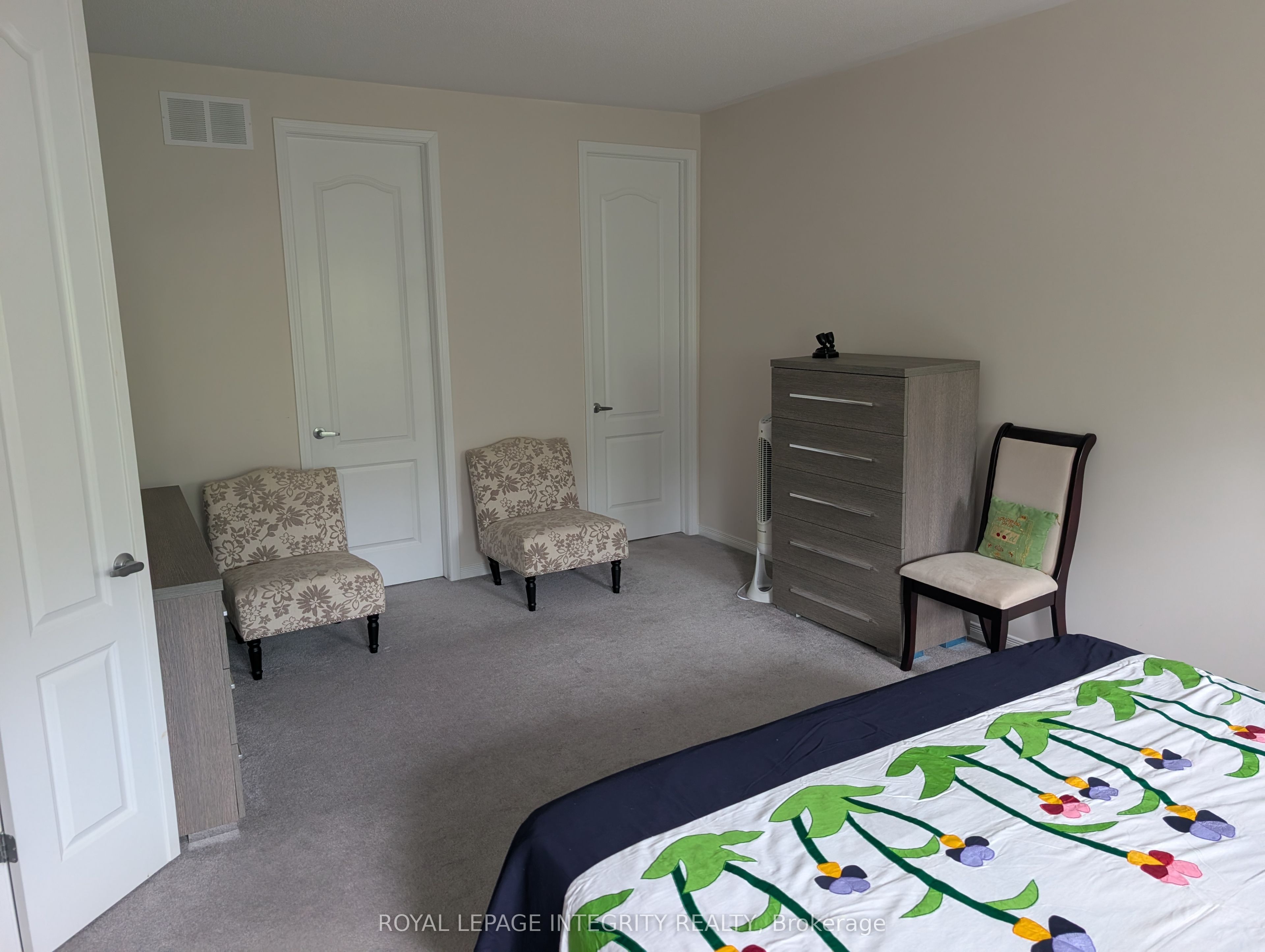 3230 Harvester Crescent Property Photo 11