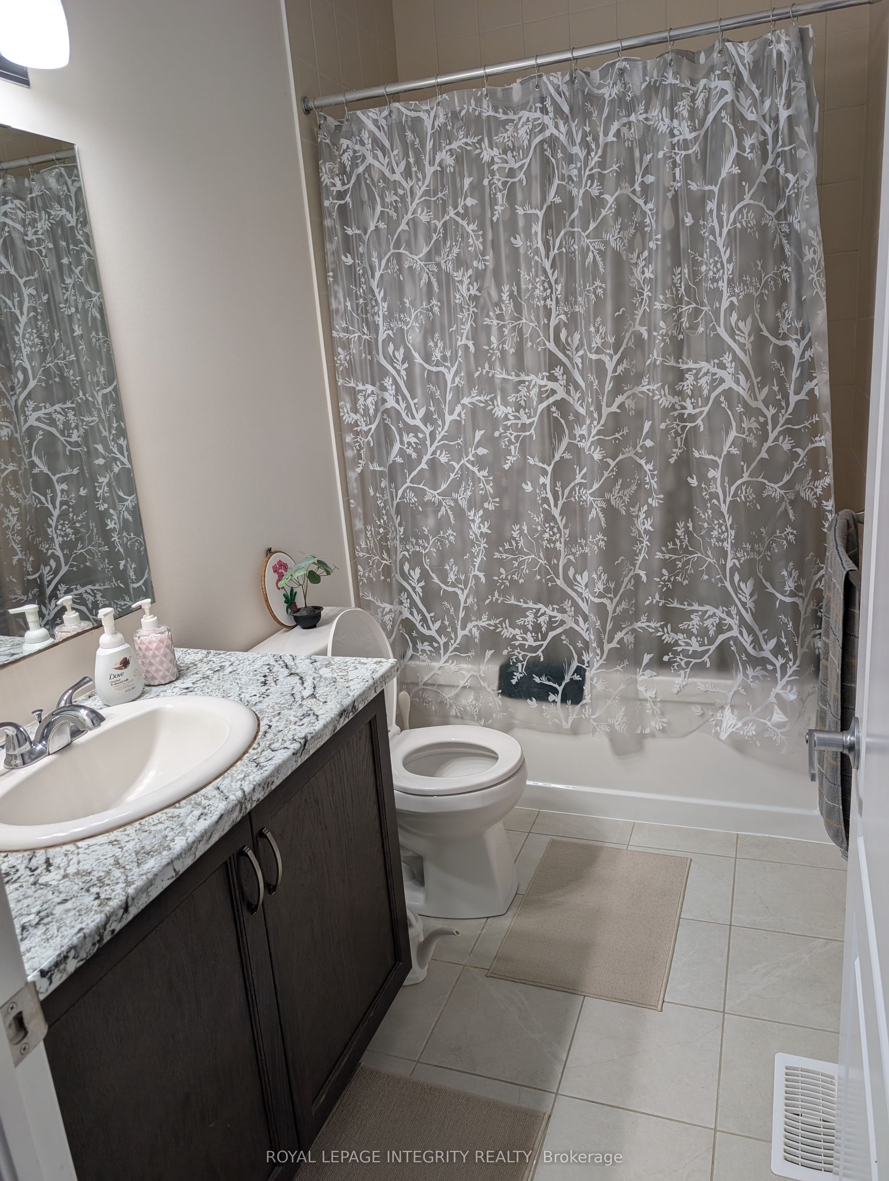 3230 Harvester Crescent Property Photo 16