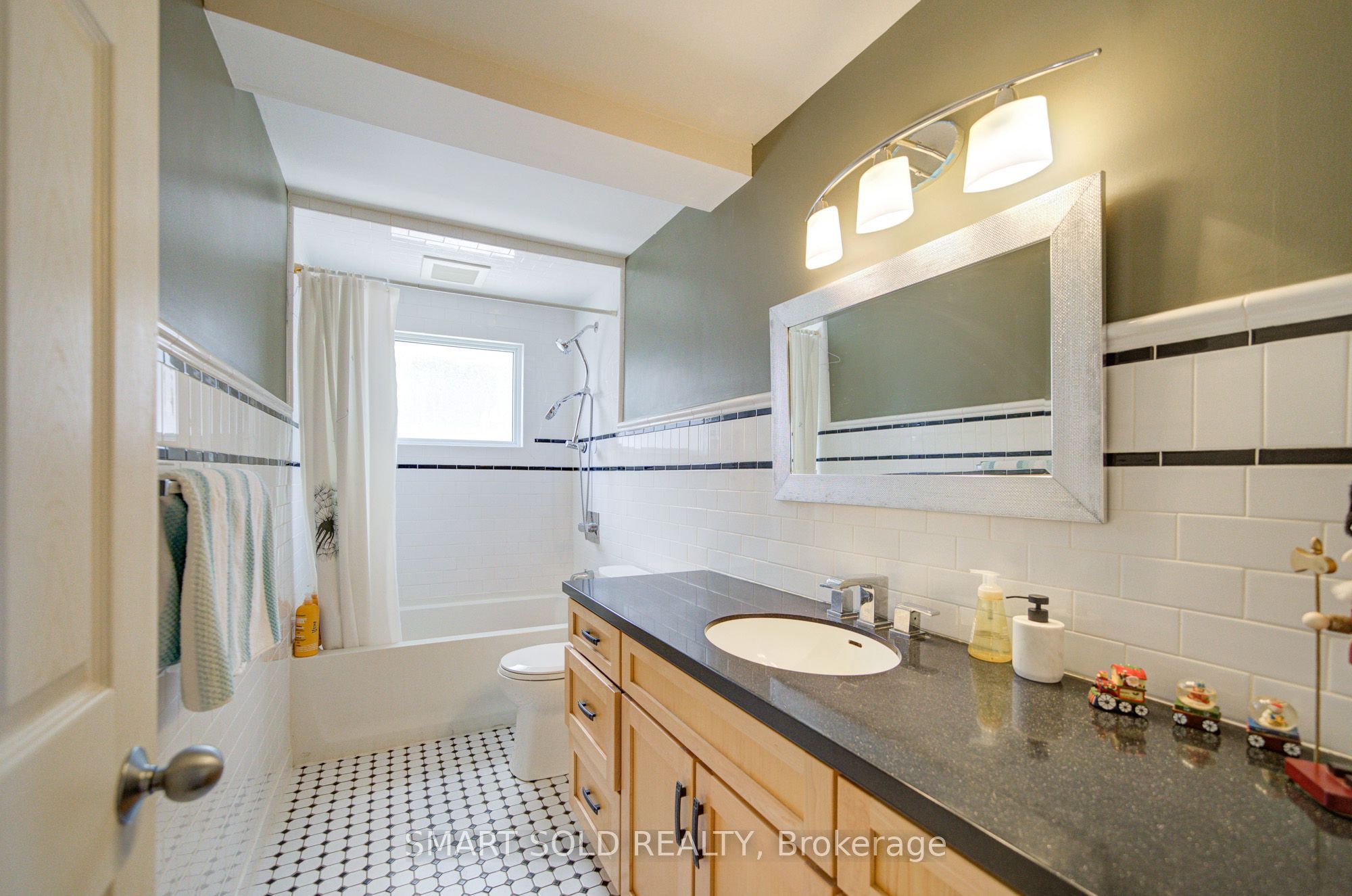 4096 Broughton Avenue Property Photo 13