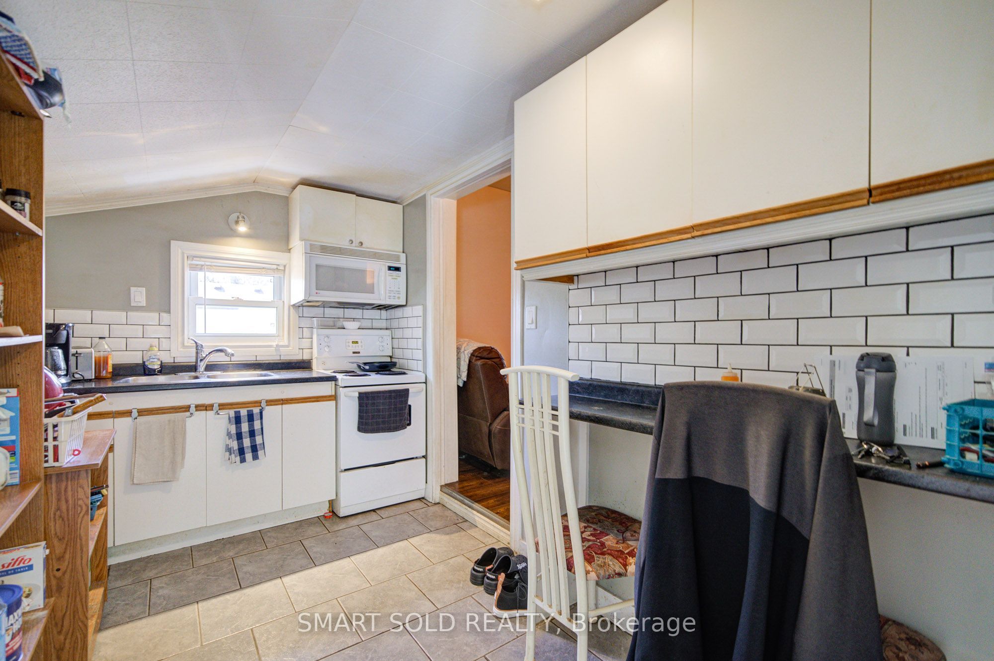4096 Broughton Avenue Property Photo 23