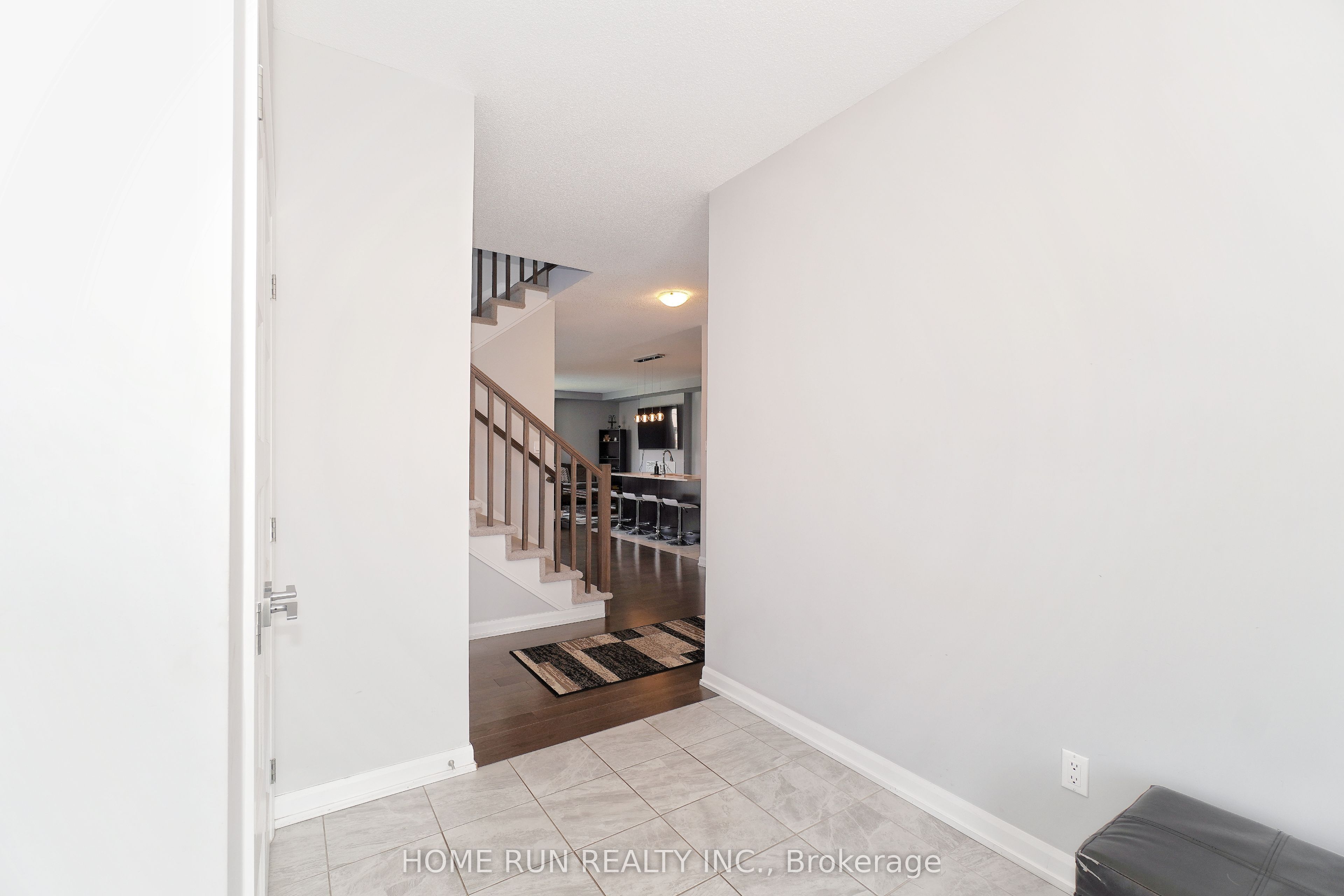 282 Nelson Street E Property Photo 4