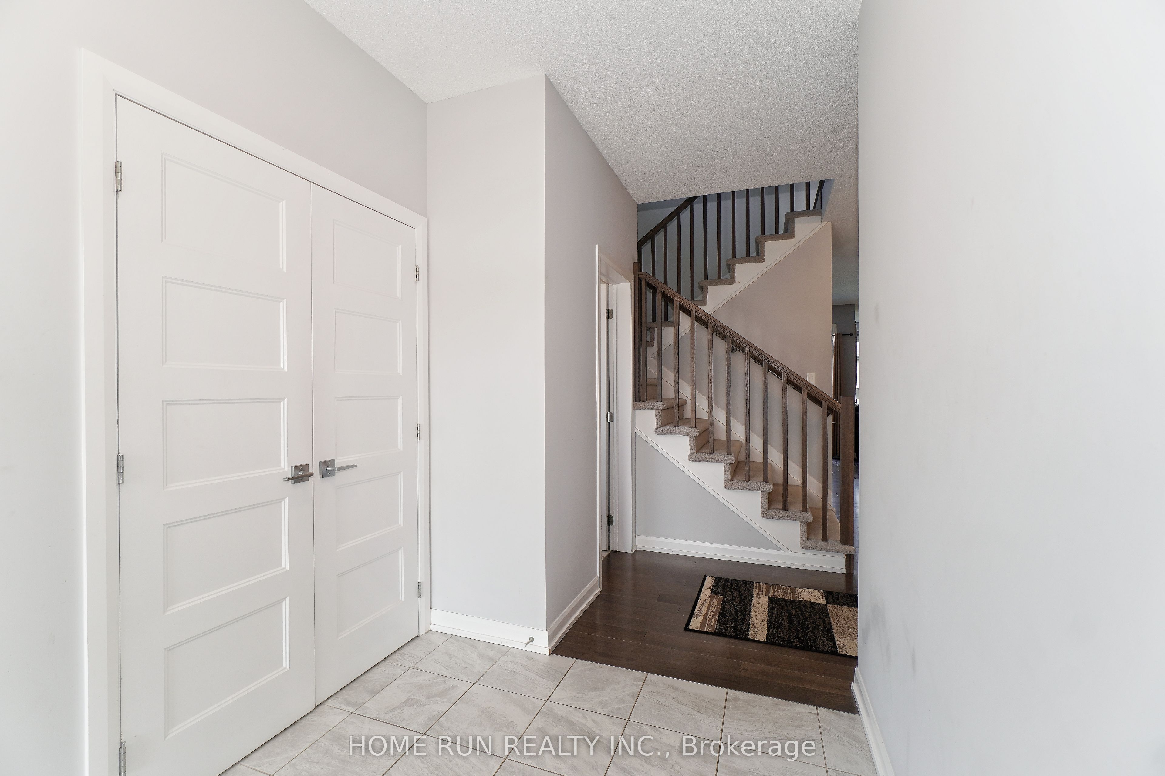 282 Nelson Street E Property Photo 5