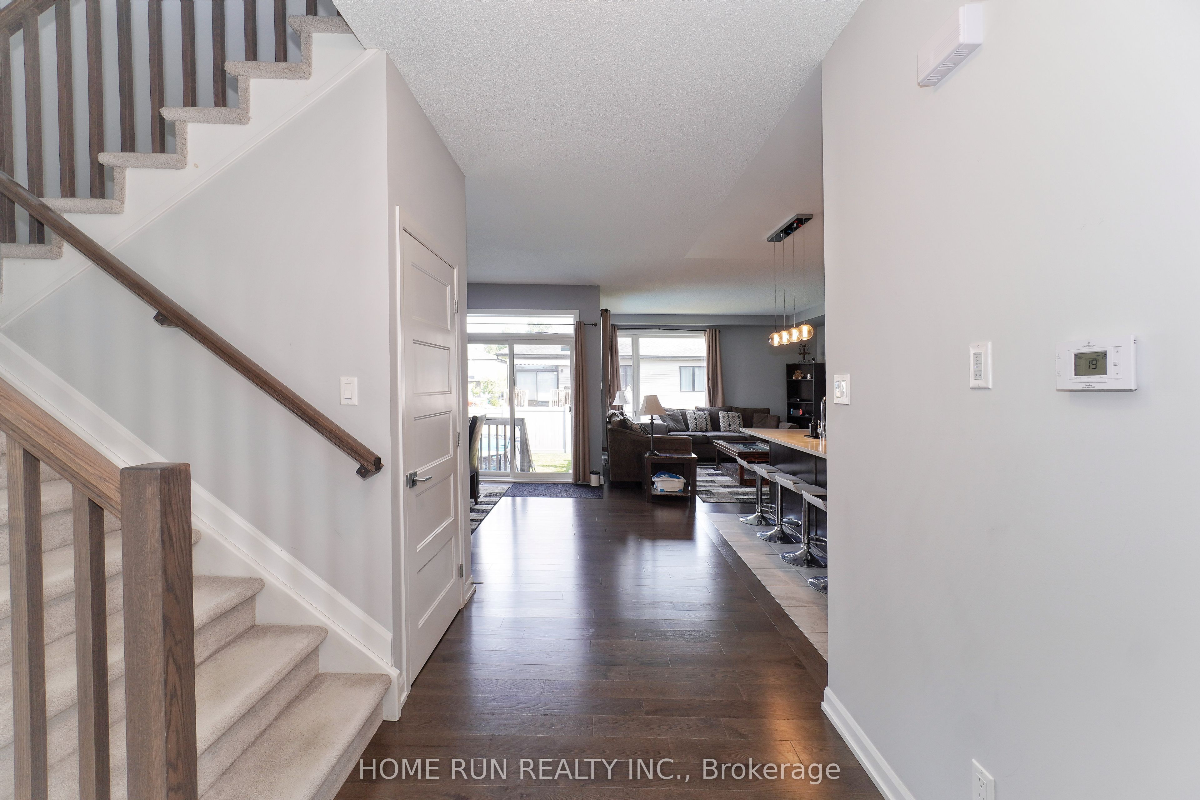 282 Nelson Street E Property Photo 7