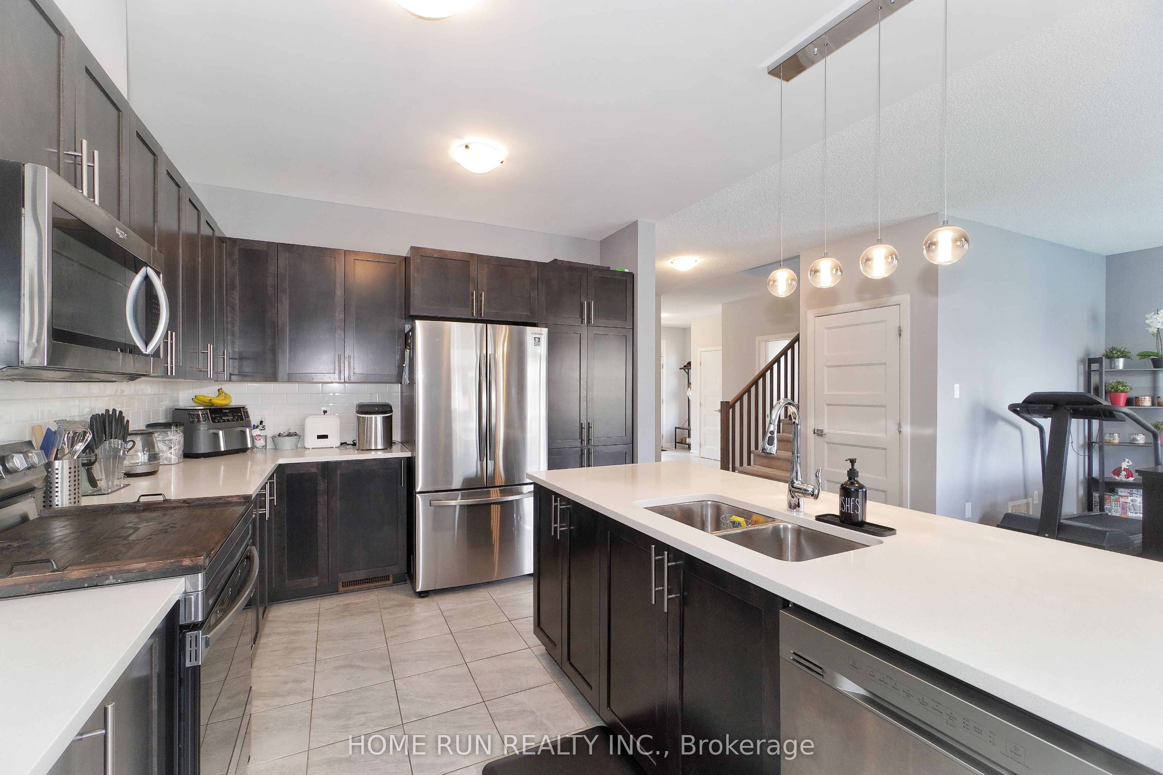 282 Nelson Street E Property Photo 11