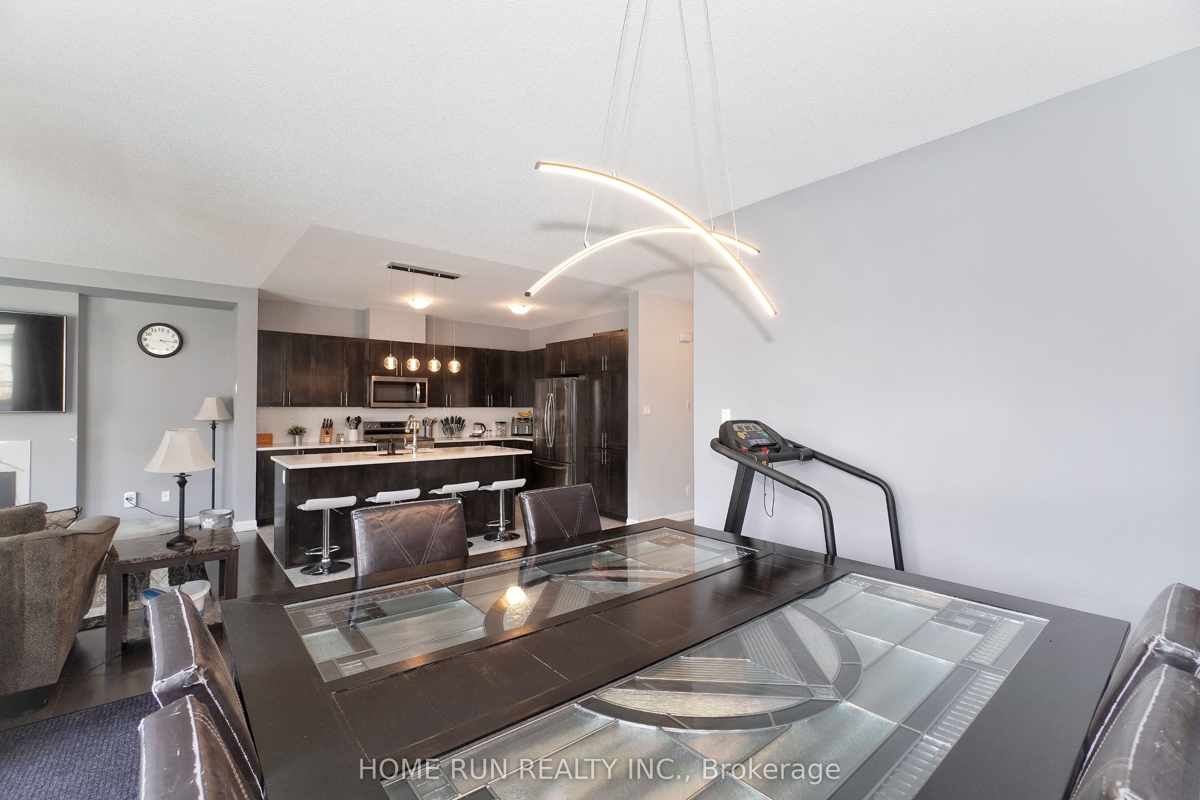 282 Nelson Street E Property Photo 18
