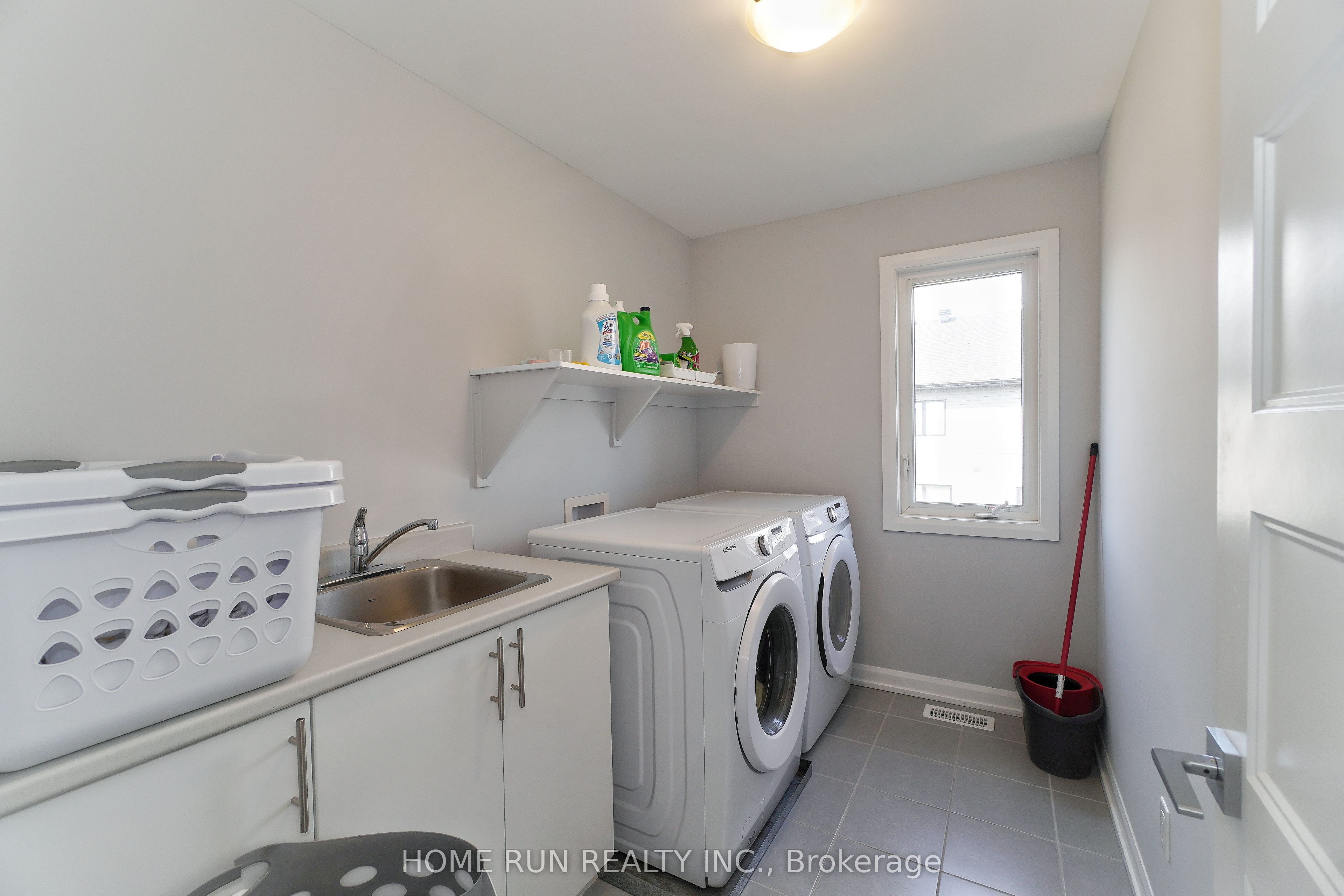 282 Nelson Street E Property Photo 22