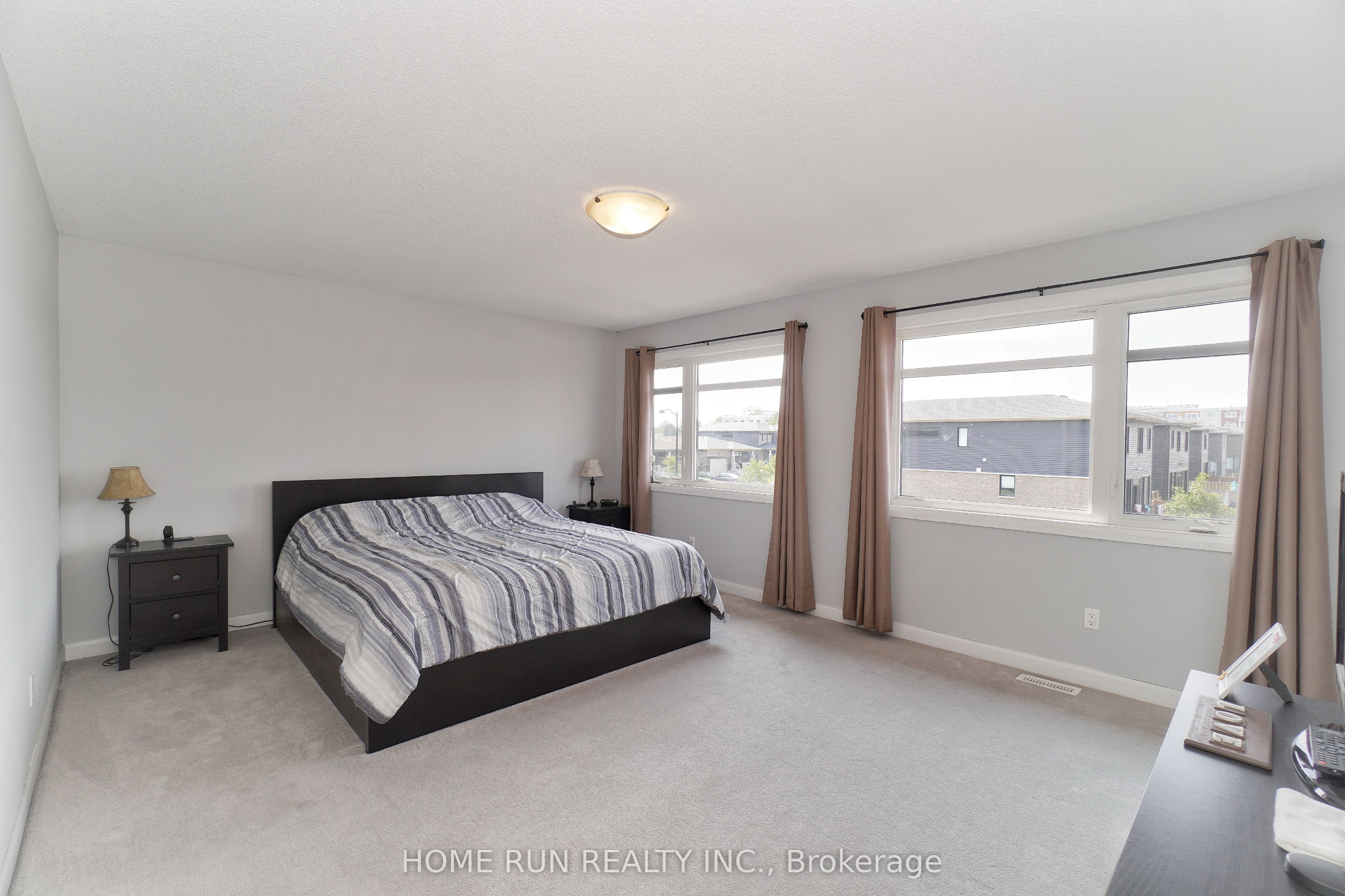 282 Nelson Street E Property Photo 24