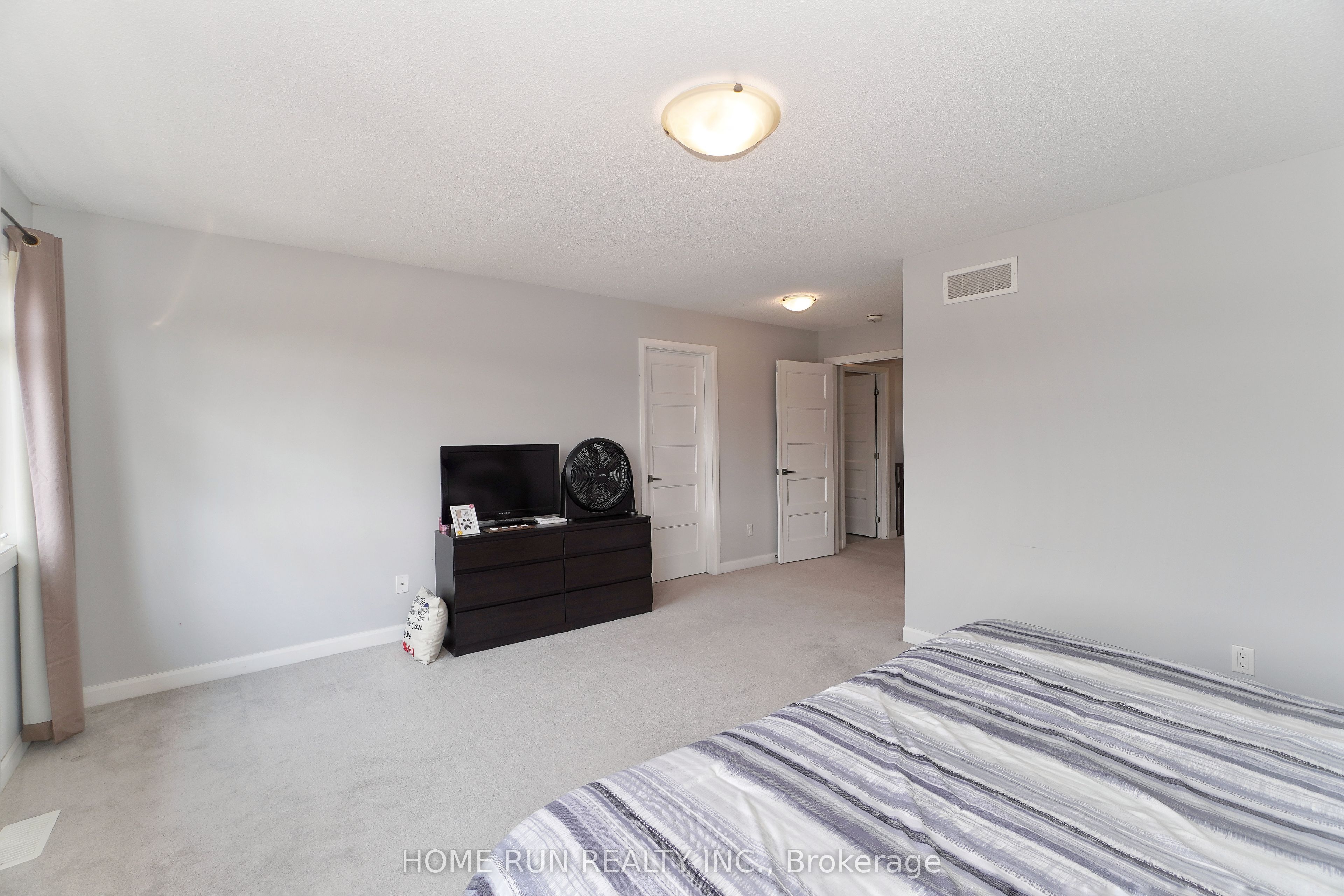 282 Nelson Street E Property Photo 26