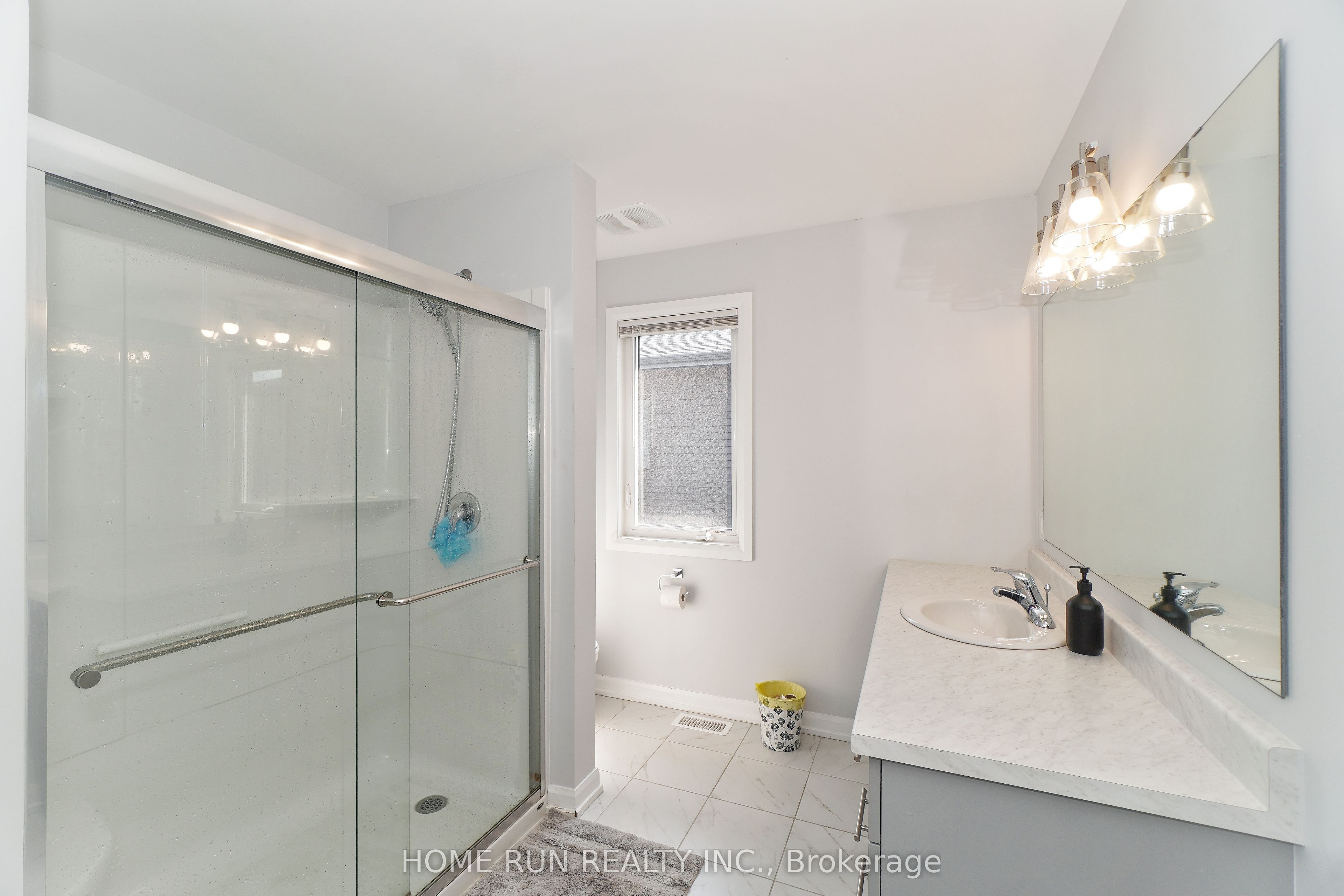 282 Nelson Street E Property Photo 27
