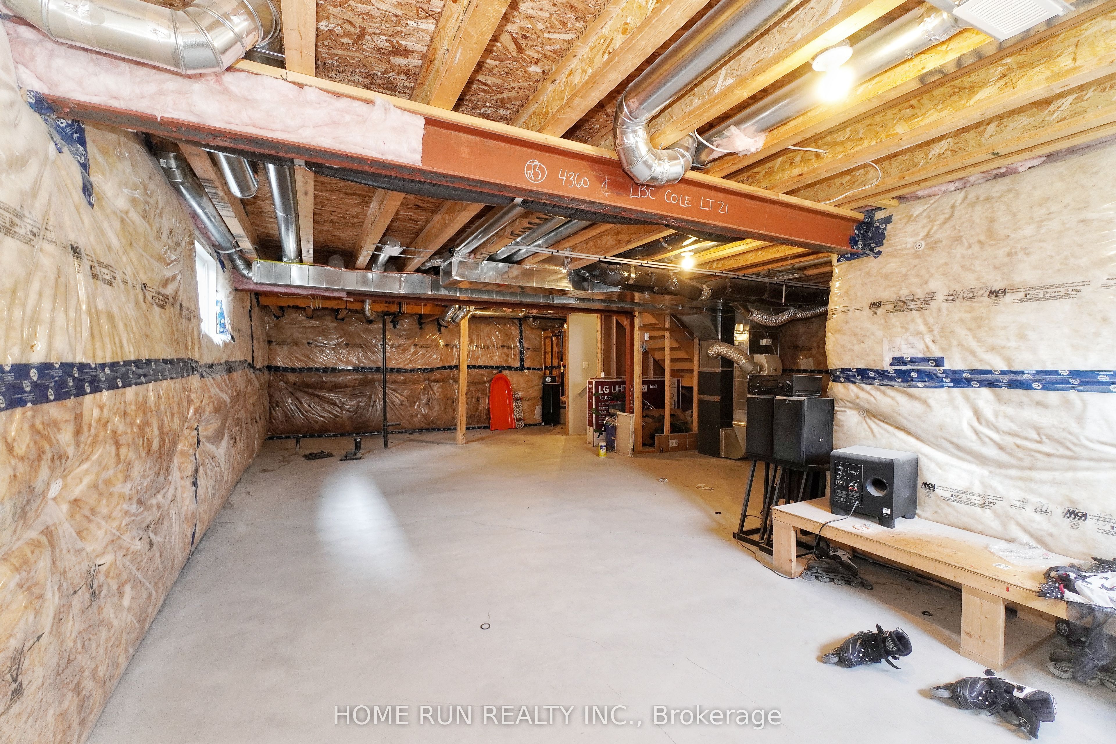 282 Nelson Street E Property Photo 37