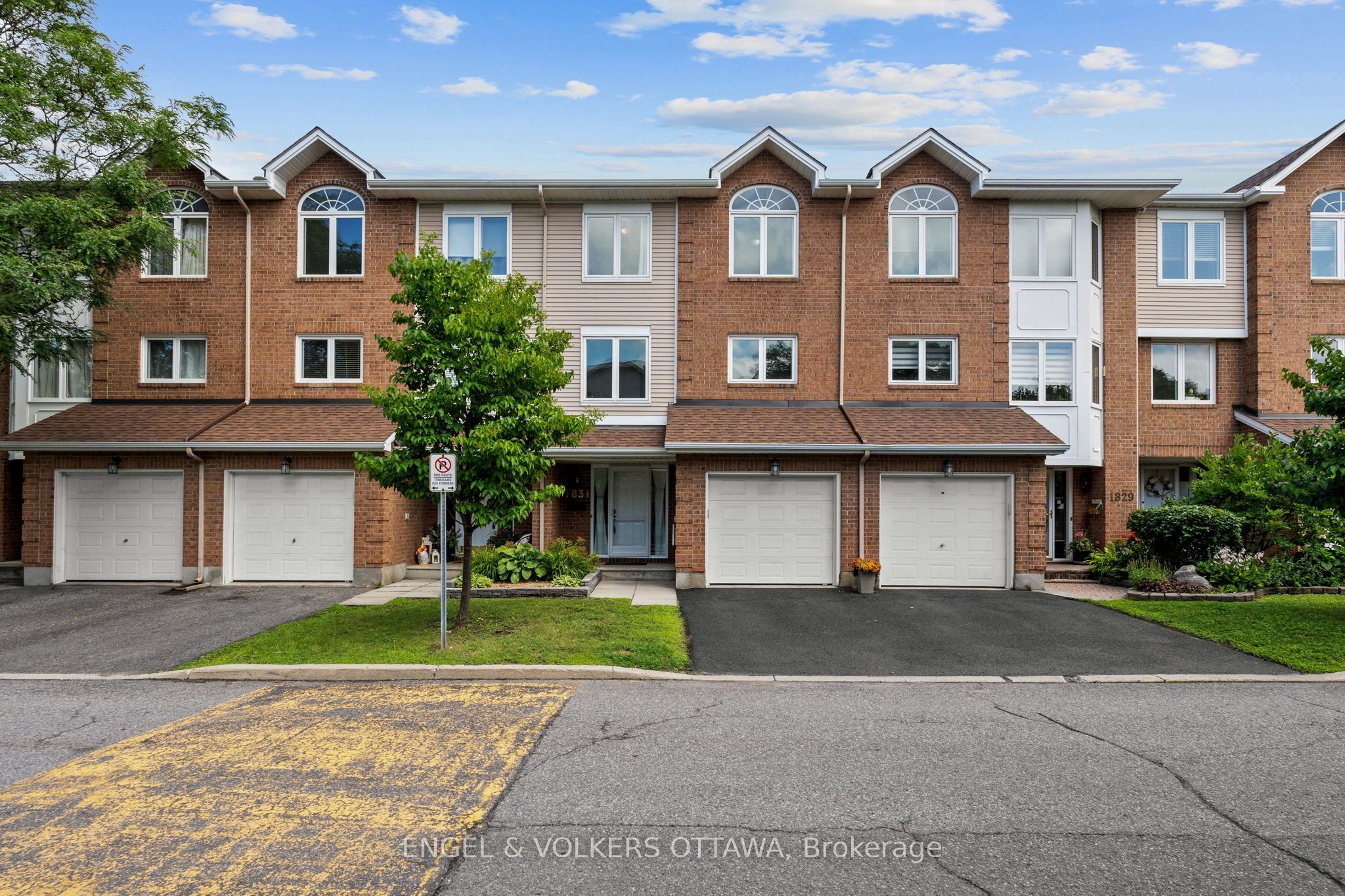 1831 Summerfields Crescent Property Photo 1