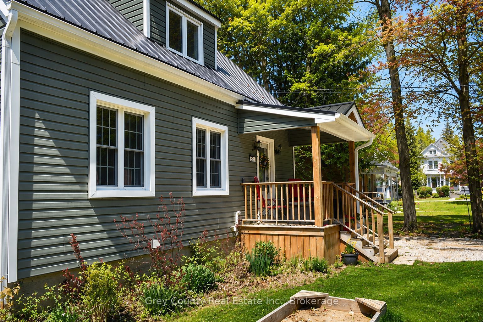 120 Mark Street W Property Photo 4