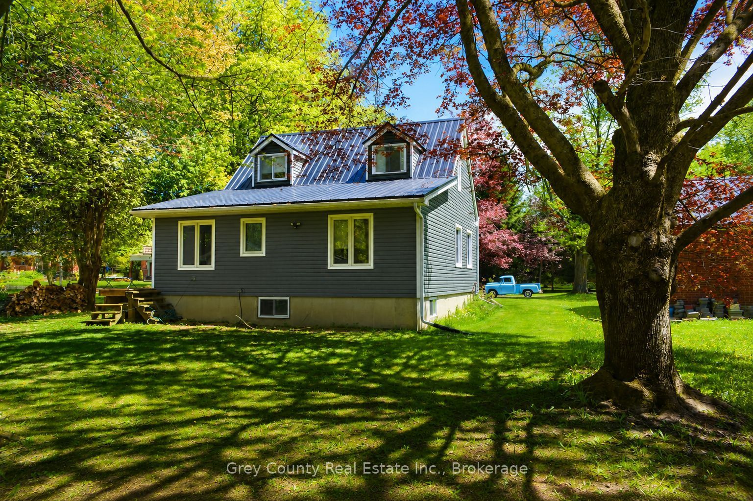 120 Mark Street W Property Photo 6