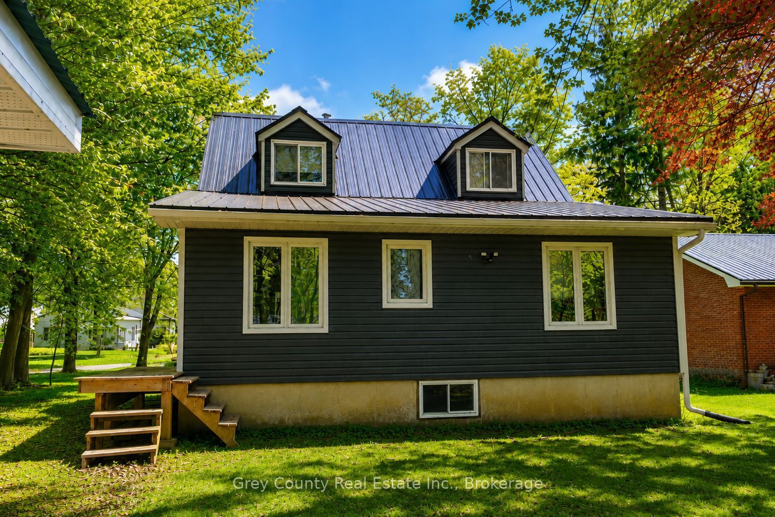 120 Mark Street W Property Photo 7