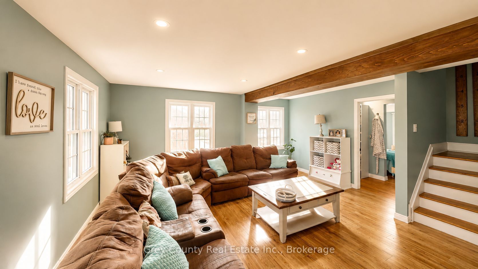 120 Mark Street W Property Photo 14