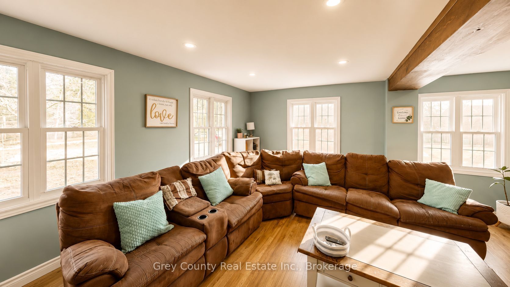 120 Mark Street W Property Photo 16