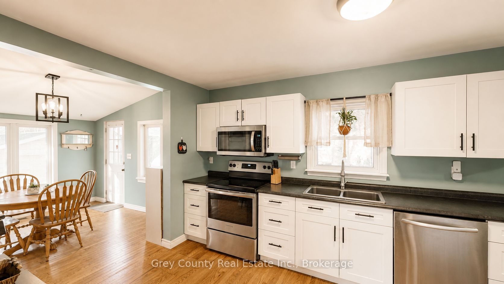 120 Mark Street W Property Photo 26