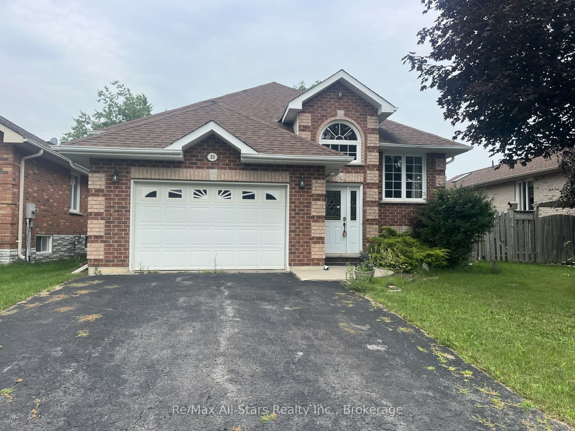 20 Eakins Crescent Property Photo 1