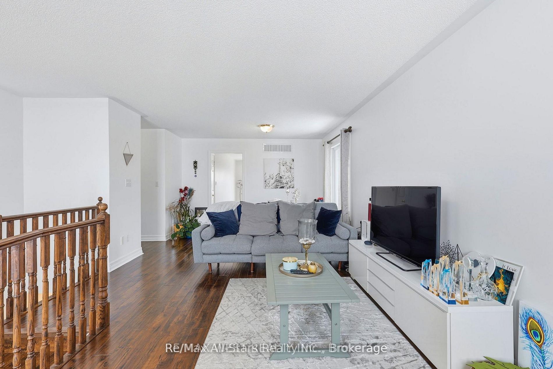 20 Eakins Crescent Property Photo 4
