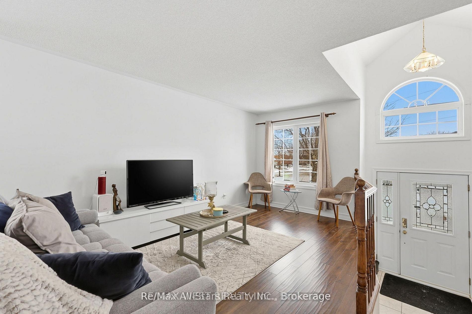 20 Eakins Crescent Property Photo 5