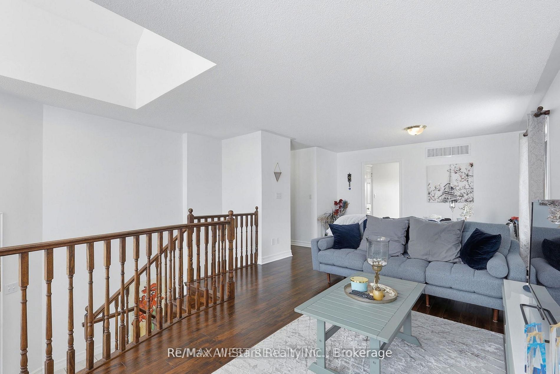 20 Eakins Crescent Property Photo 7
