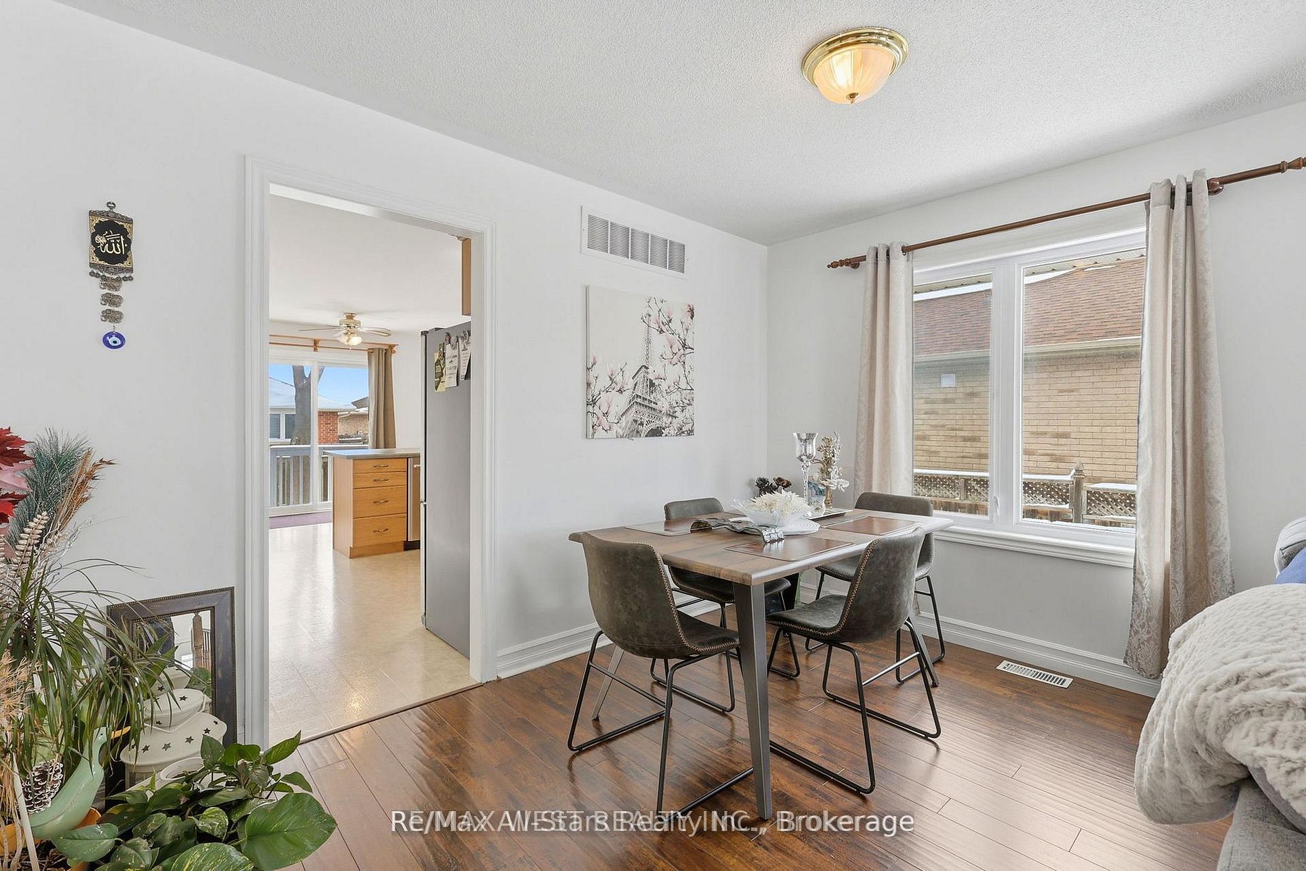 20 Eakins Crescent Property Photo 10