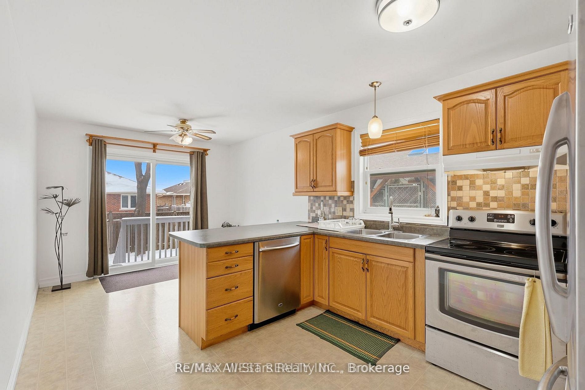 20 Eakins Crescent Property Photo 11