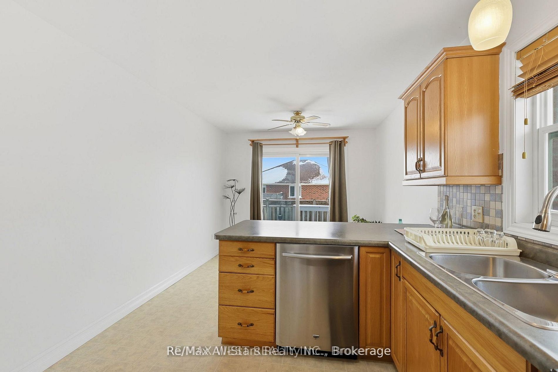 20 Eakins Crescent Property Photo 15