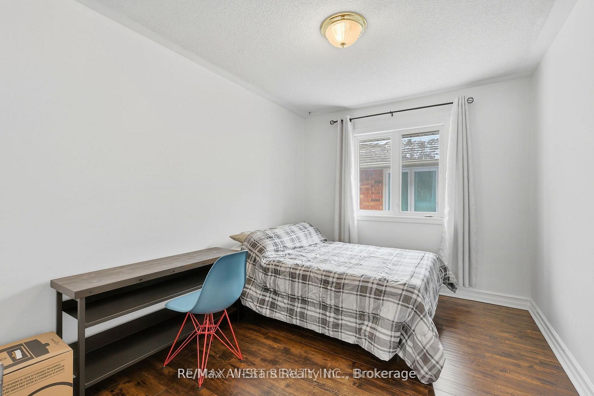 20 Eakins Crescent Property Photo 18