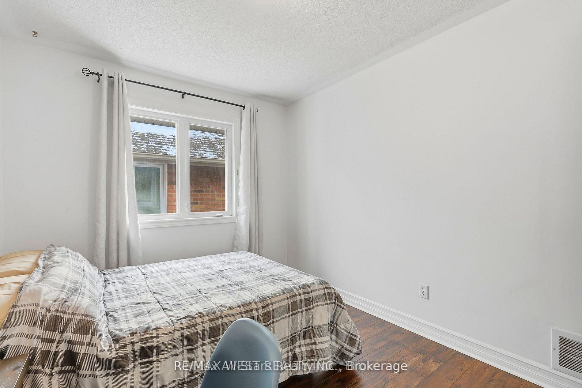 20 Eakins Crescent Property Photo 19