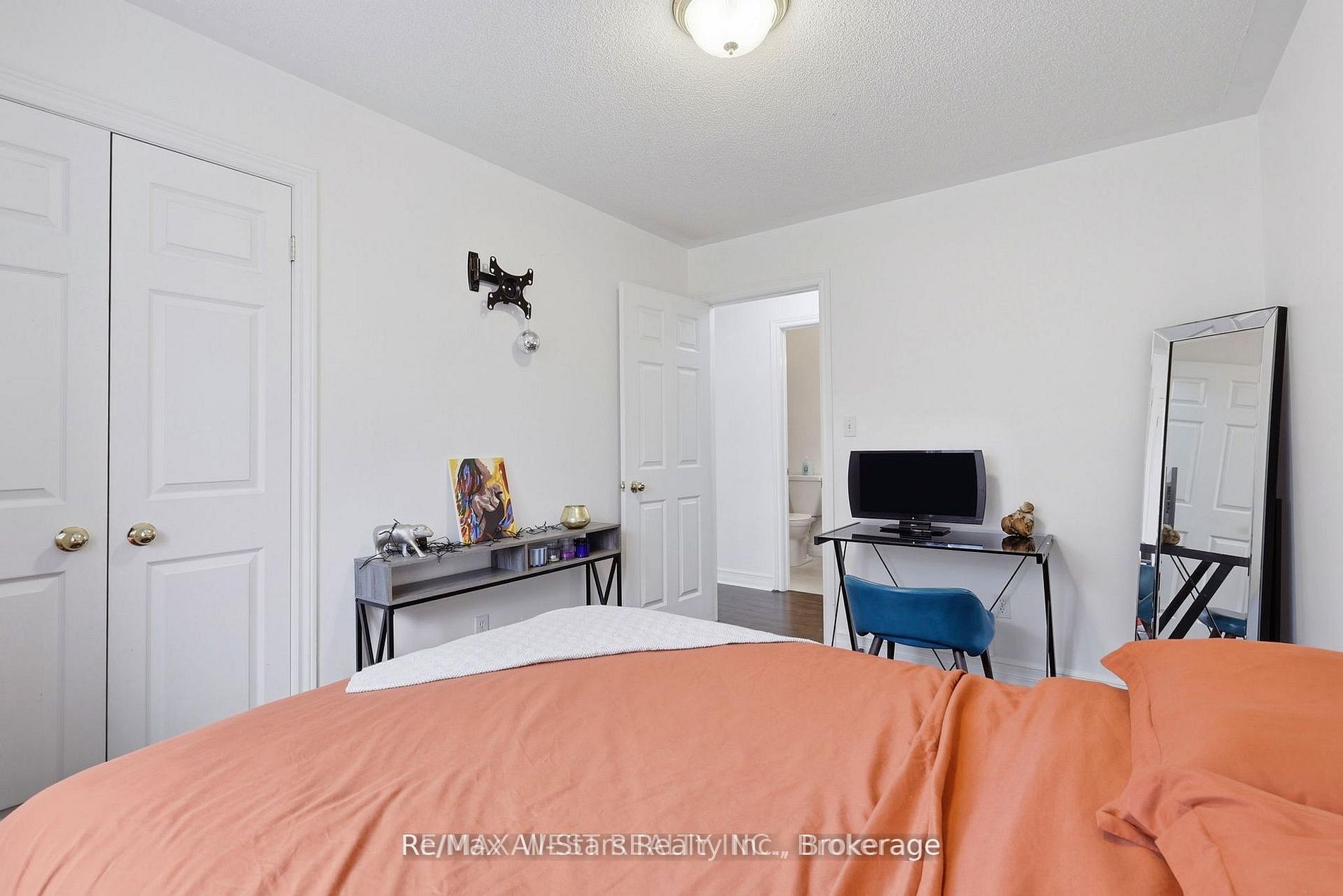20 Eakins Crescent Property Photo 20