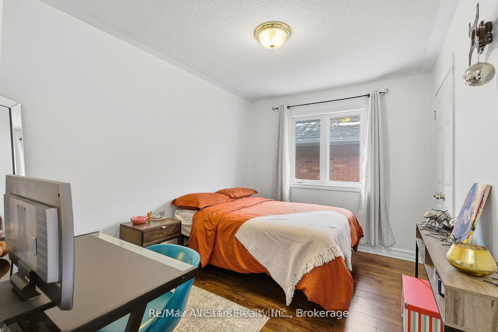 20 Eakins Crescent Property Photo 22