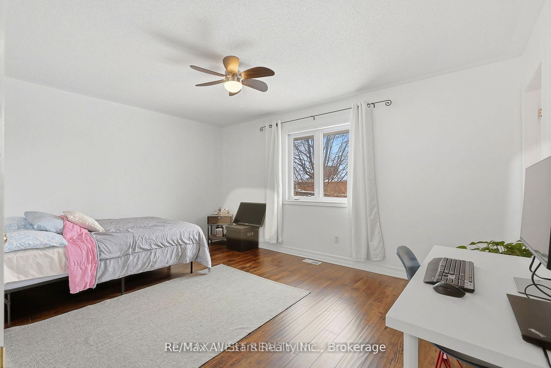 20 Eakins Crescent Property Photo 23